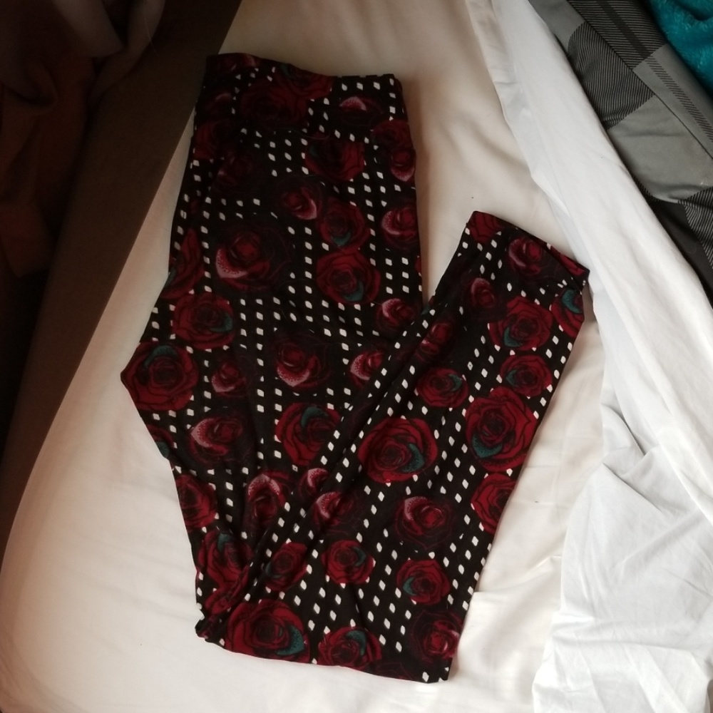 Rose patterned lularoe leggings OS